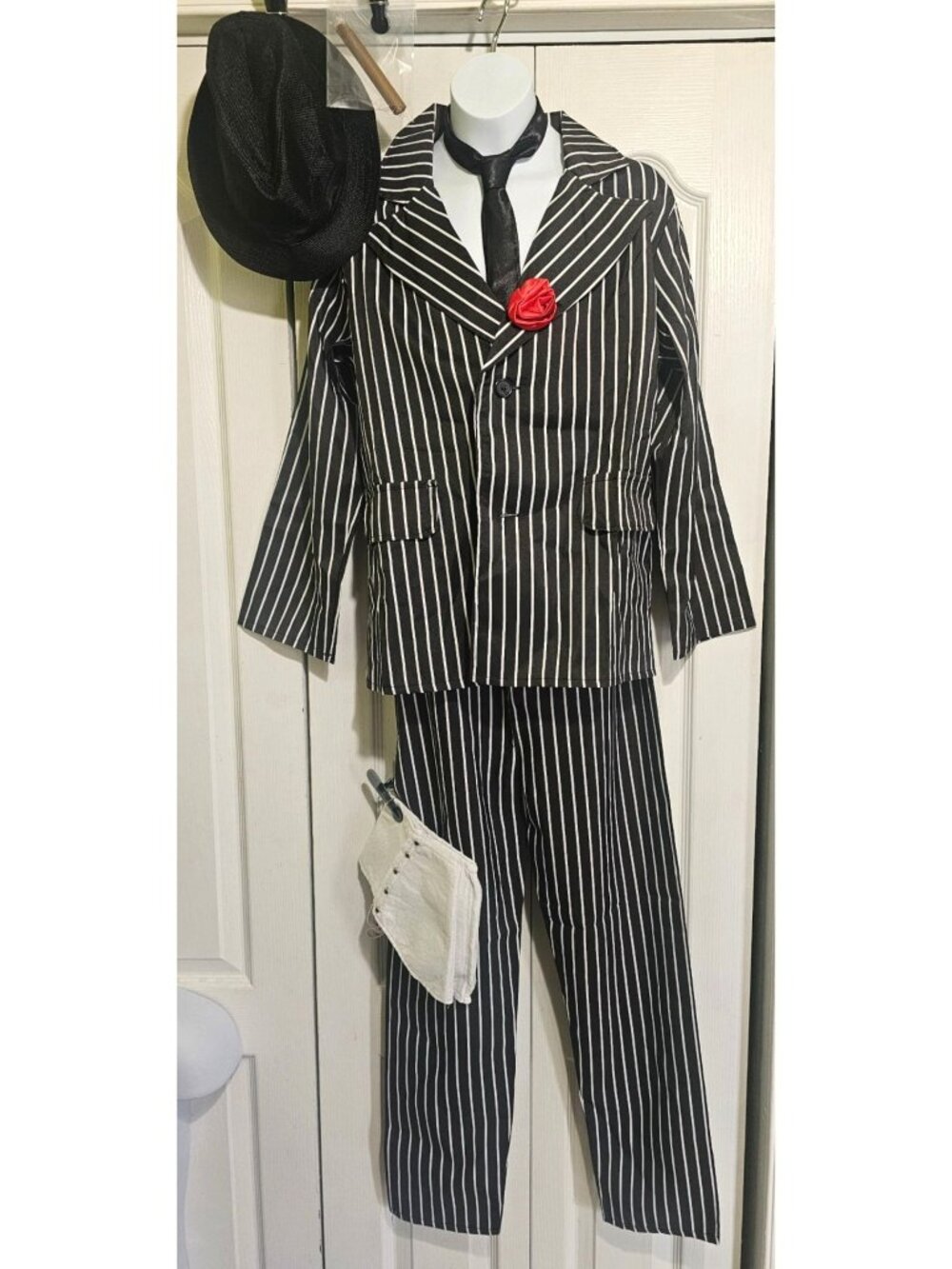 Pinstriped Gangster 20s Costume Boys 12-14 Suit Fedora Hat Spats Tie Cigar
